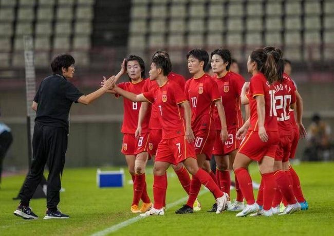 此次曝光的国际版海报中，黄黑交织的色彩勾勒出满满的现实主义风格